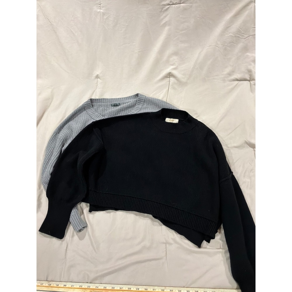 Lot of 2 Womens Cropped Sweaters Black Cusun Mock Neck & Grey Wild Fable V-Neck